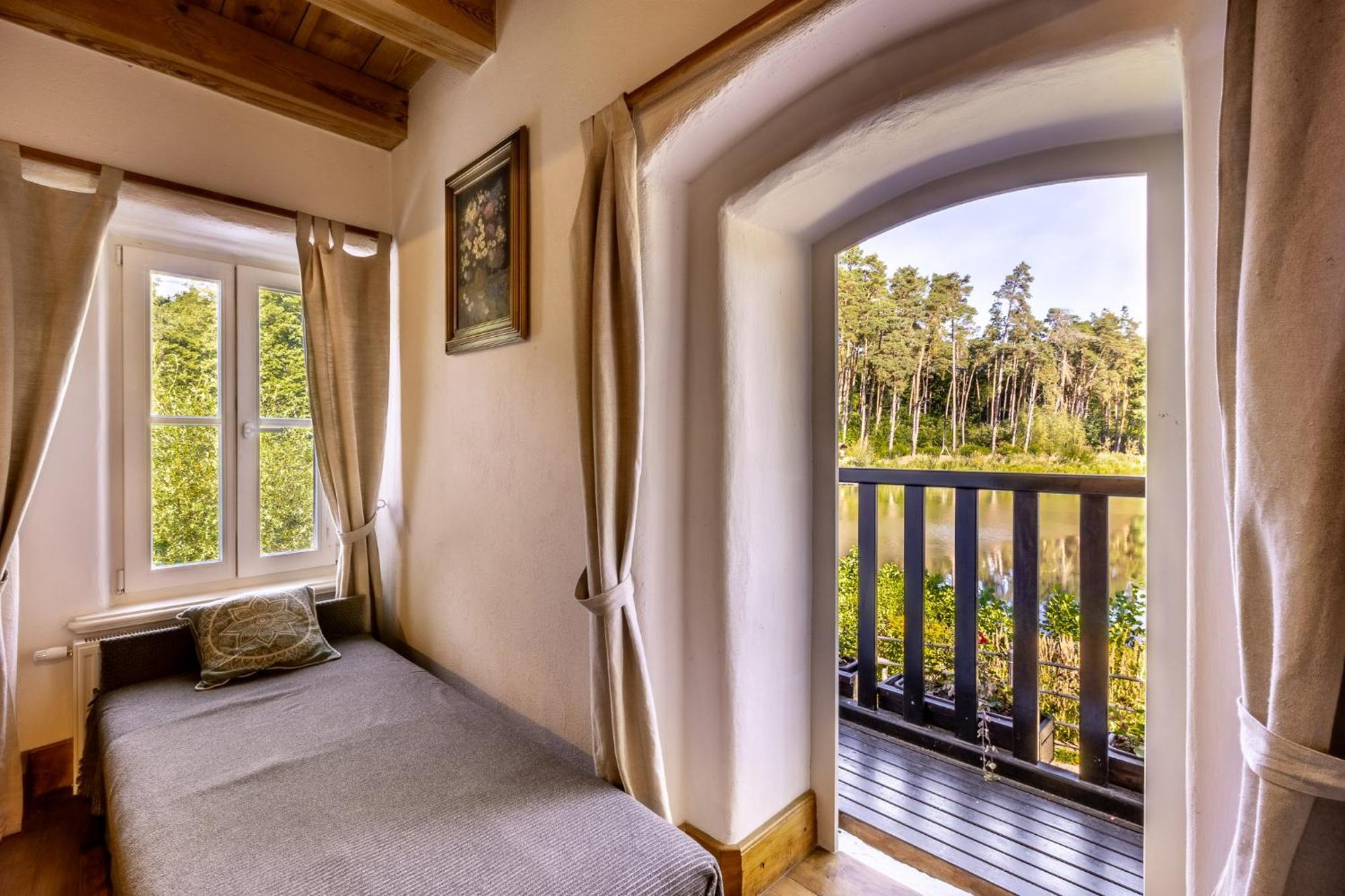 Bed and Breakfast Gosciniec Pod Zajacem Oleśnica Exterior foto